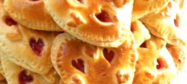 Печенье в виде сердец с вареньем