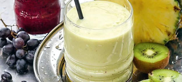 Смузи из авокадо и банана