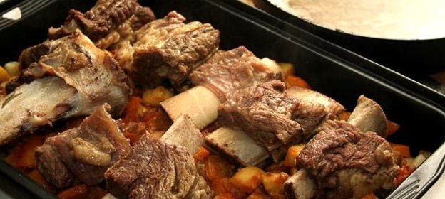 Ребра, запеченные с овощами