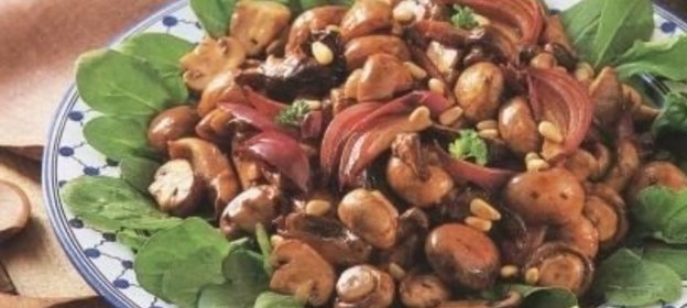 Теплый салат с грибами