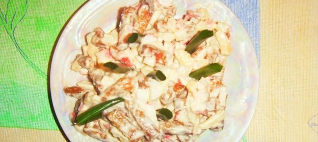 Салат крабовые палочки сухарики