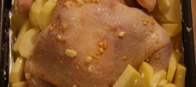 Курица, запеченная в духовке с картофолем
