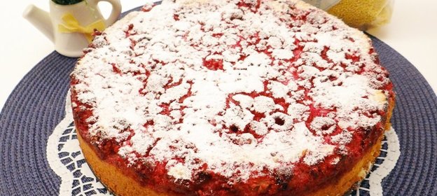 Пшенная запеканка с миндалем и малиной