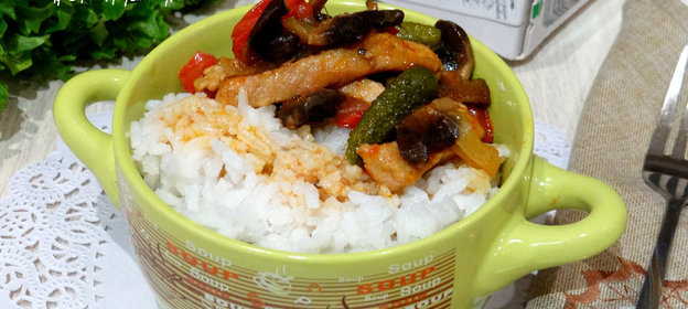 Рис Янтарь и мясная подлива с шампиньонами за 30 минут