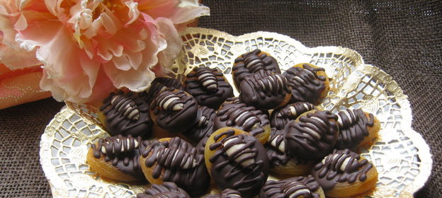 Курага с миндалём в шоколаде (Apricot Chocolates)