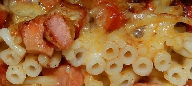 Запеканка из макарон с колбасой и сыром