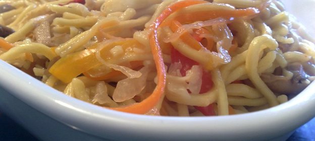 ЛАПША НУДЛЕС С ОВОЩАМИ В СОЕВОМ СОУСЕ