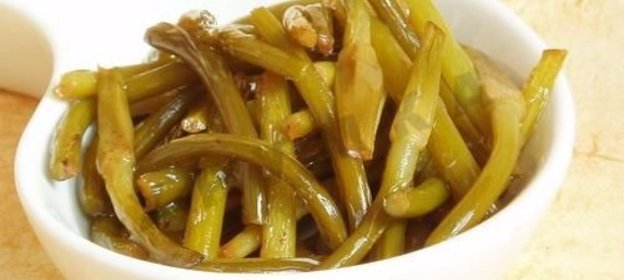 Грузинский летний винно-чесночный салат