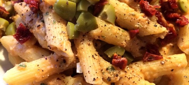 Паста с тунцом и вялеными томатами