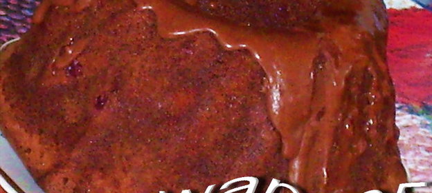 Шоколадный кекс с вишней