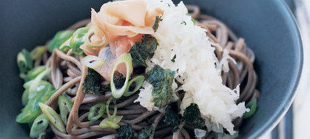 Салат из лапши соба