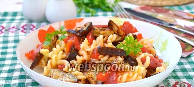 Тёплый салат из баклажанов с пастой