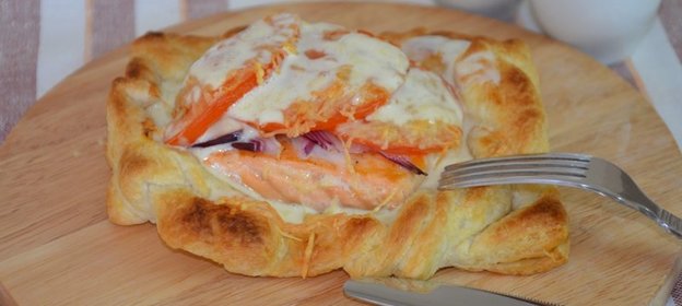 Лосось запеченный в тесте