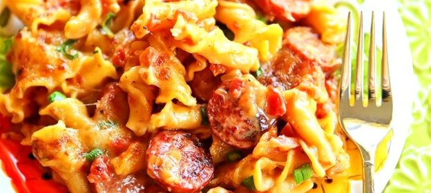 Макароны с колбасой