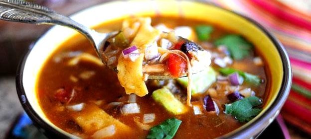 Куриный суп с кукурузными лепешками