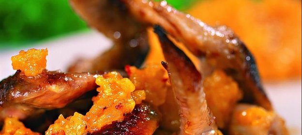 Куриные крылышки с абрикосовым чатни