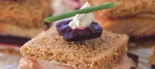 Салат из цветной капусты, помидоров и огурцов