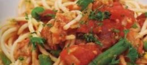 Спагетти с овощами и мясом