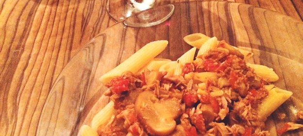 Паста с тунцом и шампиньонами