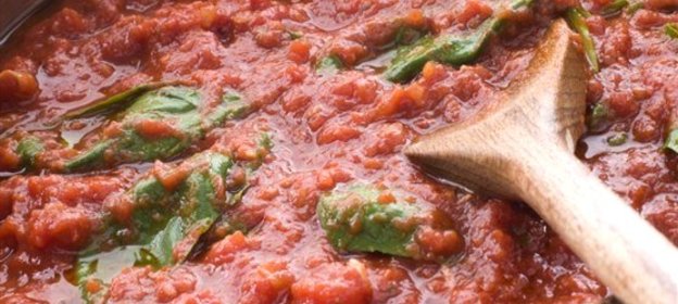 Соус из запеченных помидоров и базилика