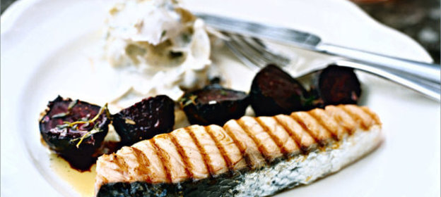 Норвежская семга-гриль с холодным соусом