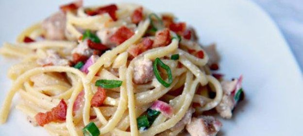 Паста с курицей, беконом и рикоттой