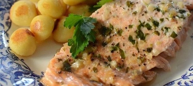 Семга с луком в духовке