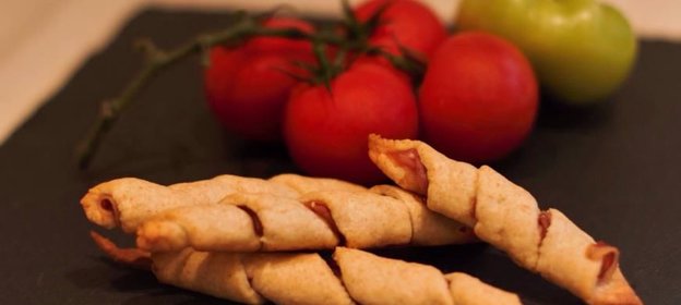 Печенье с начинкой из сыровяленого мяса.