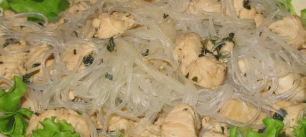 Восточный салат с курицей