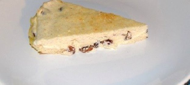 Запеканка из творога со сливочным маслом и изюмом