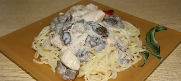 Курица с грибами в сливочном соусе