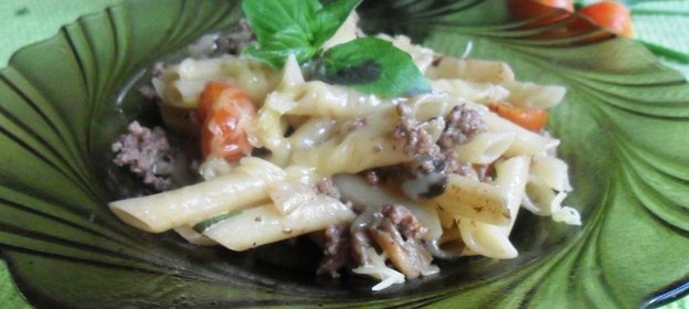 Паста с мясным фаршем и грибами