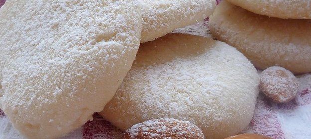 Простое миндальное печенье