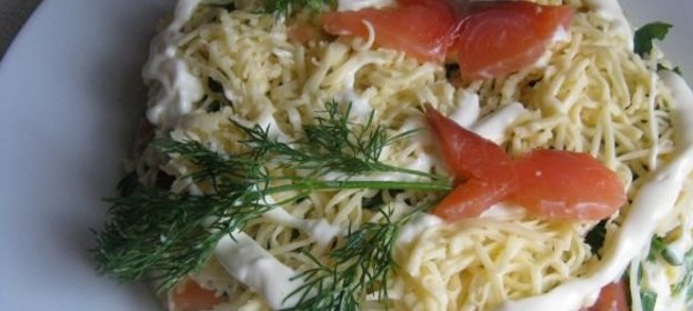 Салат с семгой Недотрога