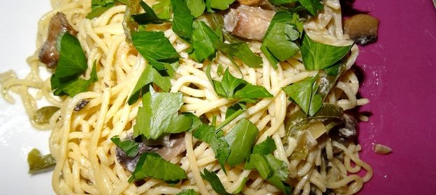Спагетти с грибами и болгарским перцем
