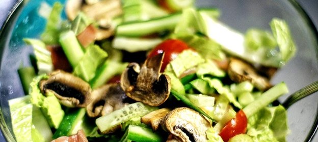 Свежий салат с семгой