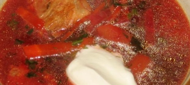 Салат из щавеля и подорожника с орехами