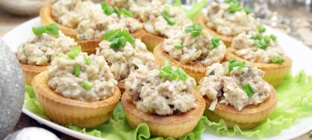 Салат в тарталетках «Новогодняя рыбка»