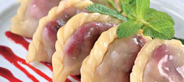 Вареники с вишней на ледяной воде