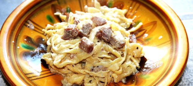 Домашние тельятелле с копченым тунцом