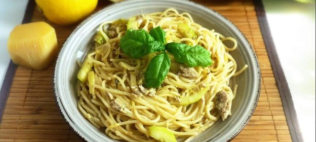Паста с кабачком и макрелью