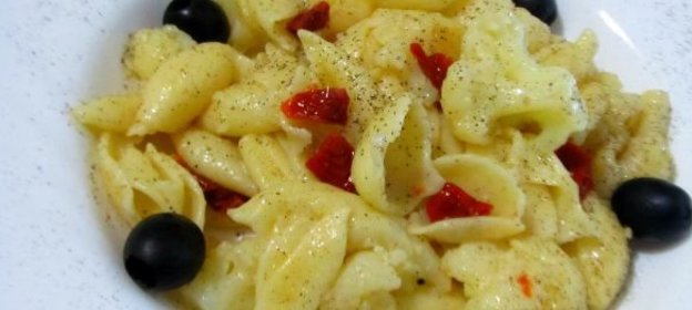 Макароны с цветной капустой и вялеными помидорами