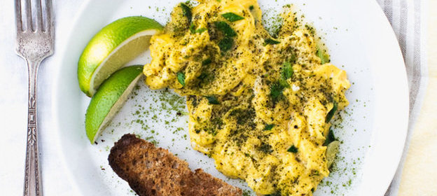 Яичница-болтунья с лаймом и маття
