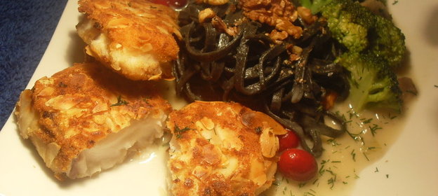 Жаренная акула + паста с чернилами сепии и грибной соус с брокколи на гарнир