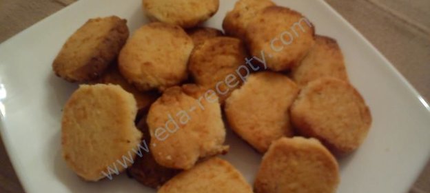 Печенье с пармезаном и розмарином