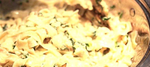 Паста с семгой и шпинатом в сливках