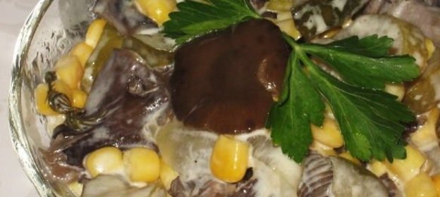 Салат из сельдерея, яблок и орехов