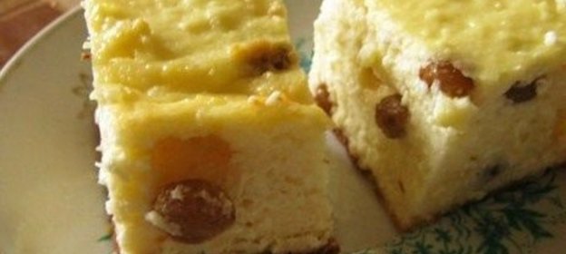 Запеканка творожная с грушей и изюмом