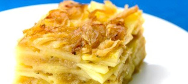 Запеканка из молодого картофеля, грибов и козьего сыра по‑итальянски