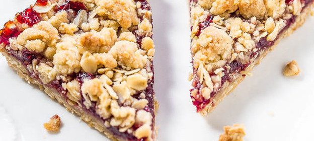 Овсяные батончики с малиной